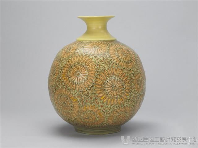 雕釉黃底菊花紋瓶藏品圖，第1張